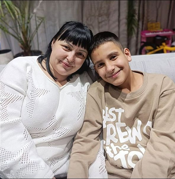 «Я з тобою, нічого не бійся»: родина з Оріхова бореться за одужання Мустафи