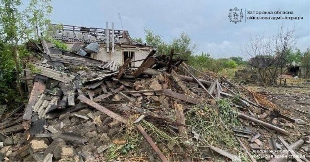 Постраждали жінка і дитина: у Запорізькому районі росіяни цілились по автомобілю