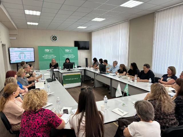 Можна вирішити без візиту в сервісний центр: пенсійники продовжують навчати  запоріжців аспектам цифровізації