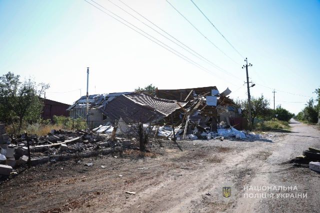 Поцілили в будинки та автомобілі: окупанти продовжують тероризувати міста і села Запоріжчини