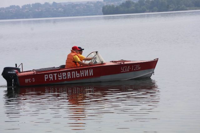 Дістався до дітей човном: у Запоріжжі за один день було врятовано вісім відпочивальників