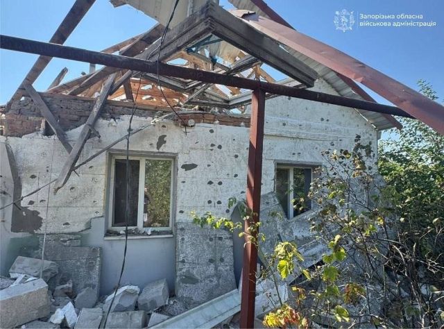 Під ворожим вогнем: росіяни били по 53 населених пунктах Запорізької області