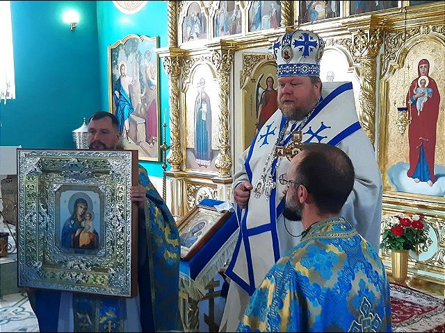 Запоріжці передали Ікону Пресвятої Богородиці "Нев’янучий Цвіт" воїнам "Великого Лугу"
