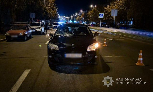 Збив на переході: у Запоріжжі водій наїхав на чоловіка та дитину