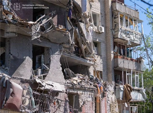 Понад 1000 ударів за добу: ворог продовжує знищувати міста і села Запорізької області
