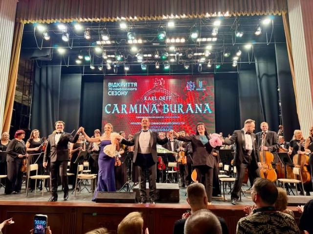 "Це перший твір, який я диригував”: ювілейний симфонічний сезон в запорізькій філармонії відкрили масштабною кантатою