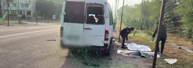 “Ждун” влучив в бік маршрутки: запорізькі поліцейські евакуювали з Комишувахи тіло загиблої жінки