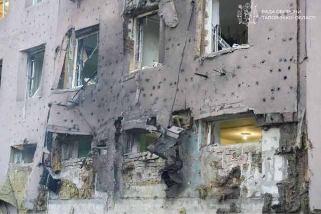Продовжує працювати та приймати пацієнтів: у Запоріжжі росіяни серйозно пошкодили медичний центр