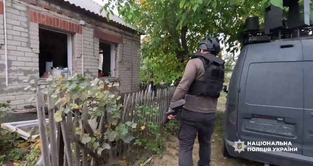 «Ні вікон, ні даху над головою вже немає»: поліція евакуювала мешканців Юрківки і Блакитного