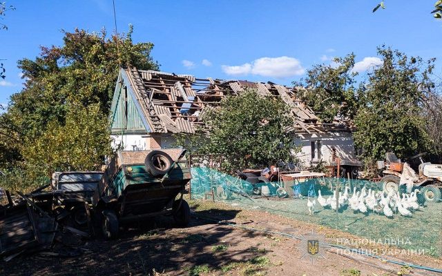 Дрони атакували цивільних: двоє людей поранені внаслідок ворожих атак по Запорізькому району