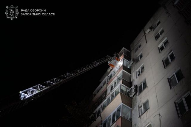 Поцілили в багатоповерхівку: у Запоріжжі  внаслідок атаки російського шахеда є постраждалі
