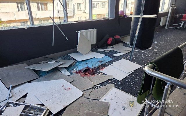 Вдарив по спорткомплексу: у Запоріжжі внаслідок вибуху дрона поранена жінка