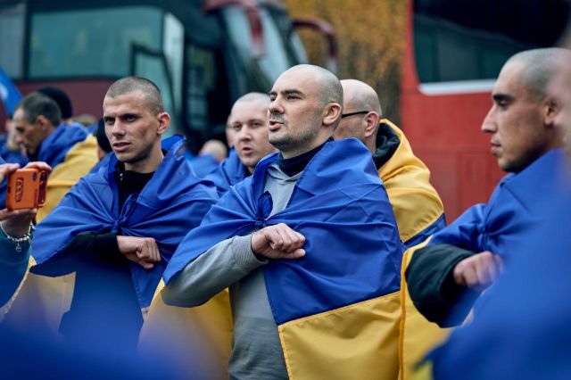 Вже в Україні: 33 захисника із Запорізької області повернулись із ворожого полону