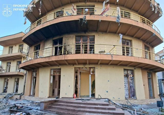 Зруйнували будинки і пошкодили готель: окупанти завдали ударів по Запоріжжю