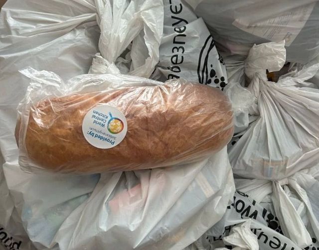 Підтримка попри все: мешканці Комишуваської громади отримали продукти, гігієнічні набори і будматеріали